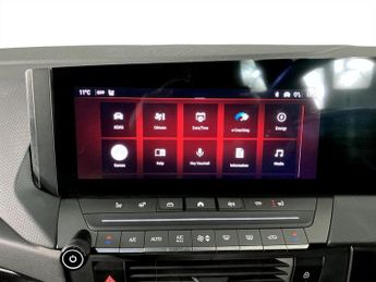 VAUXHALL Astra Electric 54kWh Ultimate Hatchback 5dr Electric Auto (156 ps)