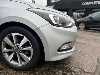 HYUNDAI I20 1.4 Premium Nav Hatchback 5dr Petrol Auto Euro 6 (100 ps)