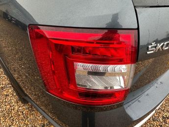 SKODA OCTAVIA 2.0 TDI Scout Estate 5dr Diesel DSG 4WD Euro 6 (s/s) (184 ps)