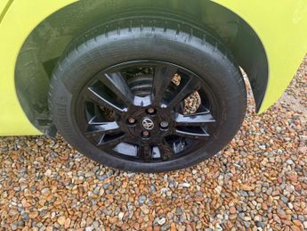 TOYOTA AYGO 1.0 VVT-i x-cite 3 Yellow Bi-Tone Hatchback 5dr Petrol x-shift E