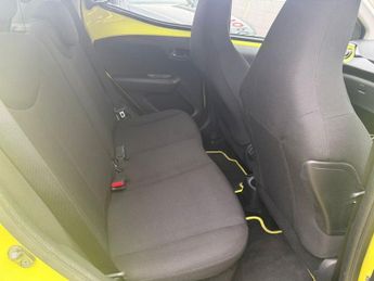 TOYOTA AYGO 1.0 VVT-i x-cite 3 Yellow Bi-Tone Hatchback 5dr Petrol x-shift E