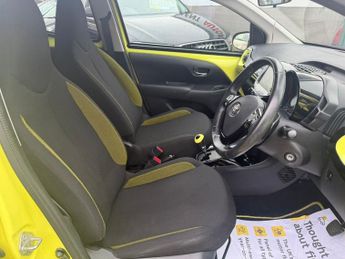 TOYOTA AYGO 1.0 VVT-i x-cite 3 Yellow Bi-Tone Hatchback 5dr Petrol x-shift E