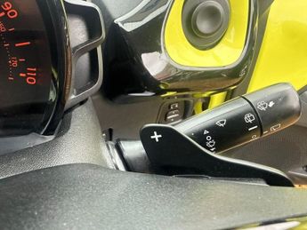 TOYOTA AYGO 1.0 VVT-i x-cite 3 Yellow Bi-Tone Hatchback 5dr Petrol x-shift E