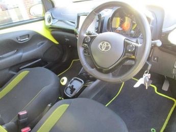 TOYOTA AYGO 1.0 VVT-i x-cite 3 Yellow Bi-Tone Hatchback 5dr Petrol x-shift E
