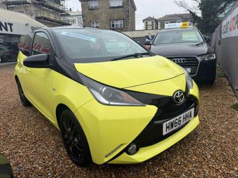 TOYOTA AYGO 1.0 VVT-i x-cite 3 Yellow Bi-Tone Hatchback 5dr Petrol x-shift E