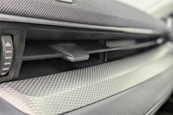 FORD MUSTANG MACH-E Standard Range 70kWh SUV 5dr Electric Automatic (269 ps)