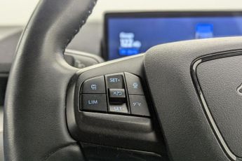 FORD MUSTANG MACH-E Standard Range 70kWh SUV 5dr Electric Automatic (269 ps)