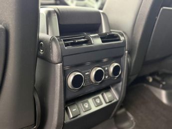 LAND ROVER DEFENDER 2.0 P400e 15.4kWh X-Dynamic SE SUV 5dr Petrol Plug-in Hybrid Aut