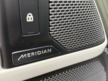 LAND ROVER DEFENDER 2.0 P400e 15.4kWh X-Dynamic SE SUV 5dr Petrol Plug-in Hybrid Aut