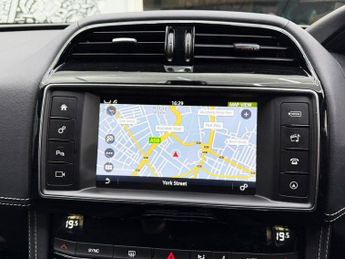 JAGUAR F-PACE 2.0 D180 R-Sport SUV 5dr Diesel Auto AWD Euro 6 (s/s) (180 ps)