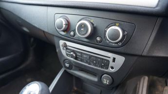 RENAULT MEGANE 1.6 16V Dynamique TomTom Coupe 3dr Petrol Manual Euro 5 (110 ps)