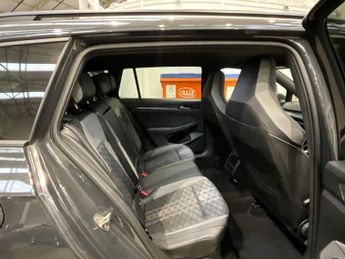 VOLKSWAGEN GOLF 2.0 TDI R-Line Estate 5dr Diesel DSG Euro 6 (s/s) (150 ps)