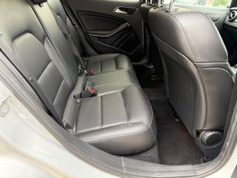 MERCEDES-BENZ GLA 1.6 GLA200 Sport (Executive) SUV 5dr Petrol Auto 
