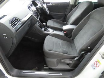 VOLKSWAGEN TIGUAN 2.0 TDI SEL SUV 5dr Diesel DSG Euro 6 (s/s) (150 ps)