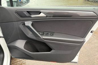 VOLKSWAGEN TIGUAN 2.0 TDI SEL SUV 5dr Diesel DSG Euro 6 (s/s) (150 ps) Panoramic S