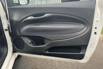 FIAT 500E 42kWh Icon Hatchback 3dr Electric Auto (118 ps) Touchscreen With