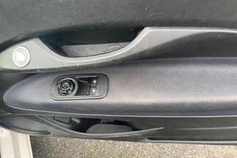 FIAT 500E 42kWh Icon Hatchback 3dr Electric Auto (118 ps) Touchscreen With