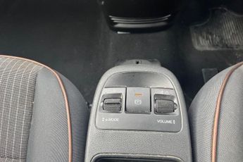 FIAT 500E 42kWh Icon Hatchback 3dr Electric Auto (118 ps) Touchscreen With