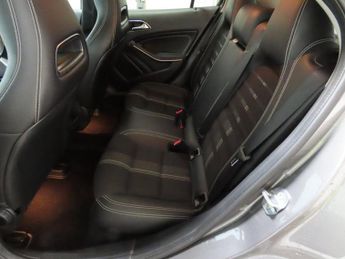 MERCEDES-BENZ 180 1.6 GLA180 Urban Edition SUV 5dr Petrol 7G-DCT Euro 6 (s/s) (122