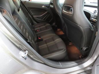 MERCEDES-BENZ 180 1.6 GLA180 Urban Edition SUV 5dr Petrol 7G-DCT Euro 6 (s/s) (122