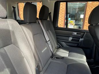 LAND ROVER DISCOVERY 4 3.0 SD V6 SE SUV 5dr Diesel Auto 4WD Euro 5 (s/s) (255 bhp)