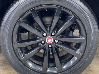 JAGUAR F-PACE 2.0 D180 R-Sport SUV 5dr Diesel Auto AWD Euro 6 (s/s) (180 ps)