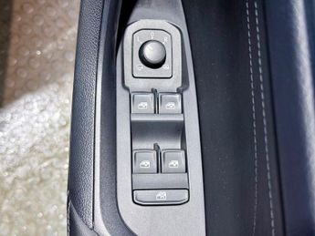 SKODA KODIAQ 1.5 TSI ACT SE Drive SUV 5dr Petrol DSG Euro 6 (s/s) (7 Seat) (1