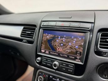 VOLKSWAGEN TOUAREG 3.0 TDI V6 BlueMotion Tech R-Line SUV 5dr Diesel Tiptronic 4WD E