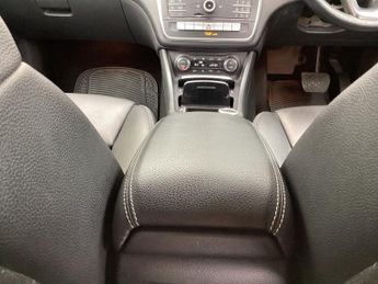 MERCEDES-BENZ GLA 1.6 GLA200 Sport (Executive) SUV 5dr Petrol 7G-DCT Euro 6 (s/s) 