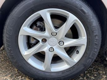 PEUGEOT 208 1.4 e-HDi Active Hatchback 5dr Diesel EGC Euro 5 (s/s) (70 ps)