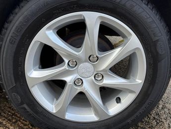 PEUGEOT 208 1.4 e-HDi Active Hatchback 5dr Diesel EGC Euro 5 (s/s) (70 ps)