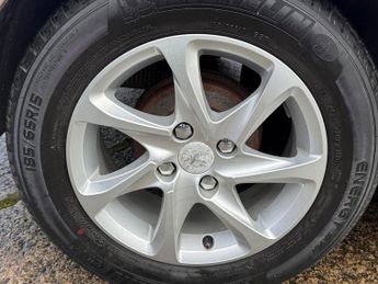 PEUGEOT 208 1.4 e-HDi Active Hatchback 5dr Diesel EGC Euro 5 (s/s) (70 ps)