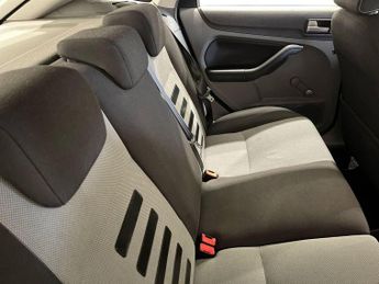 FORD FOCUS 1.6 Zetec Hatchback 5dr Petrol Manual (161 g/km, 99 bhp)