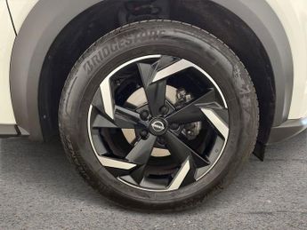 NISSAN JUKE 1.0 DIG-T N-Connecta SUV 5dr Petrol DCT Auto Euro 6 (s/s) (114 p