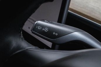 TESLA Model 3 (Dual Motor) Long Range Saloon 4dr Electric Auto 4WDE (346 ps)