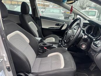 KIA CEED 1.6 CRDi EcoDynamics 3 Hatchback 5 Door Diesel Manual Silver Low