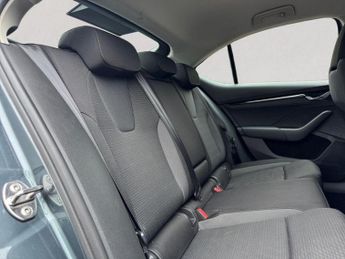 SKODA OCTAVIA 1.0 TSI e-TEC MHEV SE First Edition Hatchback 5dr Petrol Hybrid 