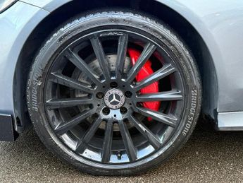 MERCEDES-BENZ C-CLASS 2.1 C220d AMG Line (Premium) Saloon 4dr Diesel G-Tronic+ 4MATIC 