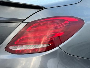 MERCEDES-BENZ C-CLASS 2.1 C220d AMG Line (Premium) Saloon 4dr Diesel G-Tronic+ 4MATIC 