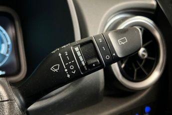HYUNDAI KONA 39kWh SE Connect SUV 5dr Electric Auto (10.5kW Charger) (136 ps)