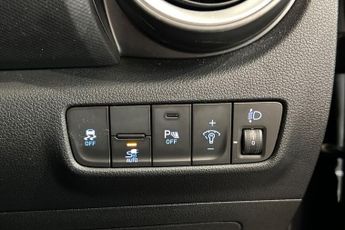 HYUNDAI KONA 39kWh SE Connect SUV 5dr Electric Auto (10.5kW Charger) (136 ps)