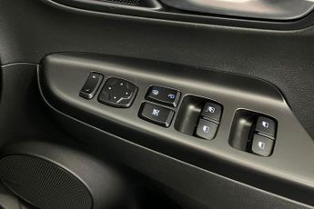 HYUNDAI KONA 39kWh SE Connect SUV 5dr Electric Auto (10.5kW Charger) (136 ps)