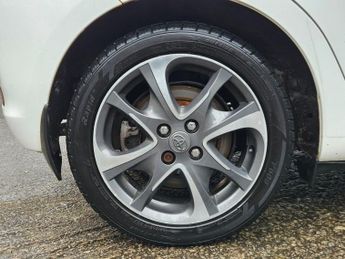 TOYOTA YARIS 1.5 VVT-h Trend Hatchback 5dr Petrol Hybrid CVT Euro 5 (101 ps)