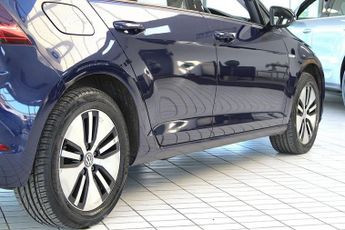 VOLKSWAGEN E-GOLF 35.8kWh e-Golf Hatchback 5dr Electric Auto (136 ps)