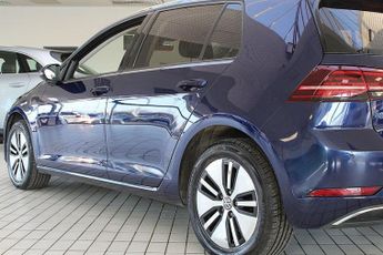 VOLKSWAGEN E-GOLF 35.8kWh e-Golf Hatchback 5dr Electric Auto (136 ps)