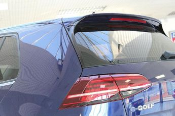 VOLKSWAGEN E-GOLF 35.8kWh e-Golf Hatchback 5dr Electric Auto (136 ps)