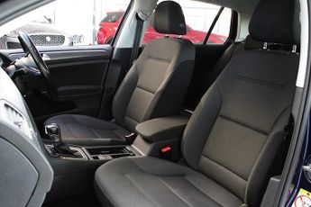 VOLKSWAGEN E-GOLF 35.8kWh e-Golf Hatchback 5dr Electric Auto (136 ps)