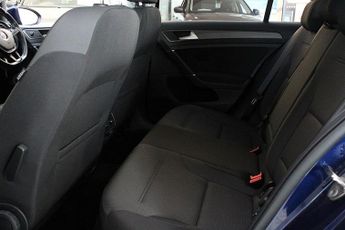 VOLKSWAGEN E-GOLF 35.8kWh e-Golf Hatchback 5dr Electric Auto (136 ps)