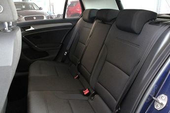 VOLKSWAGEN E-GOLF 35.8kWh e-Golf Hatchback 5dr Electric Auto (136 ps)