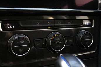 VOLKSWAGEN E-GOLF 35.8kWh e-Golf Hatchback 5dr Electric Auto (136 ps)